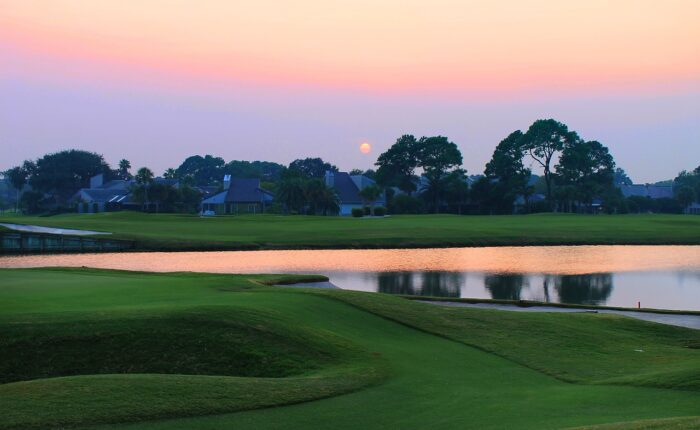 a destin golf course during sunset